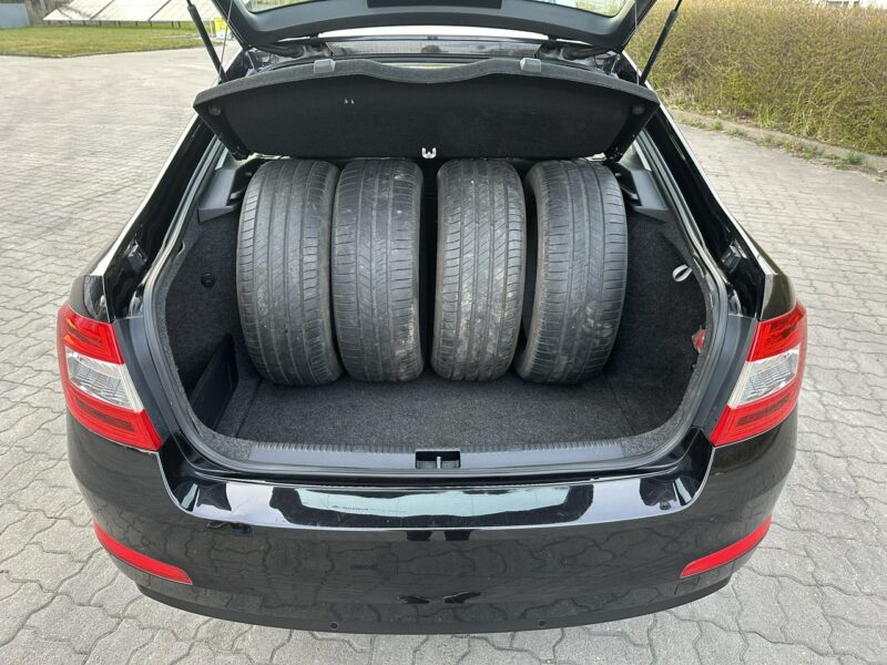 Škoda Octavia Skoda Octavia 2015 1.6 diesel 105km 2 komplety opon bezwypadowa III (2013-)