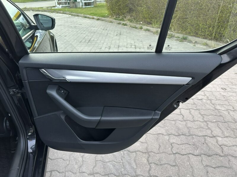 Škoda Octavia Skoda Octavia 2015 1.6 diesel 105km 2 komplety opon bezwypadowa III (2013-)