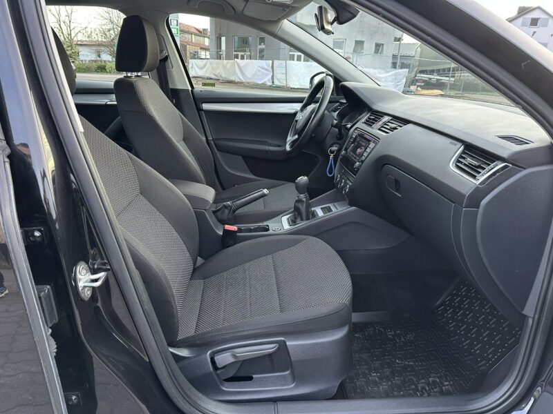 Škoda Octavia Skoda Octavia 2015 1.6 diesel 105km 2 komplety opon bezwypadowa III (2013-)
