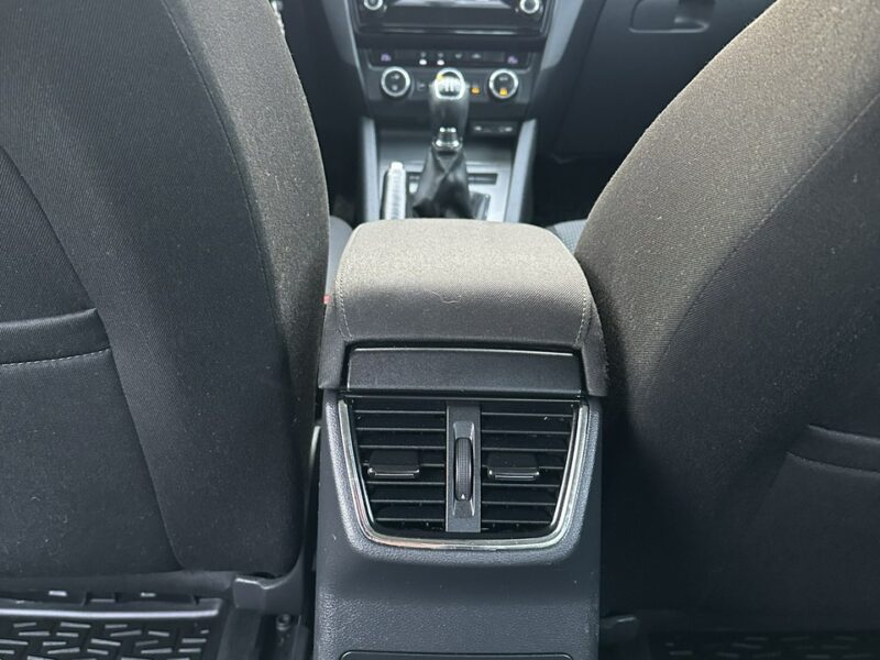 Škoda Octavia Skoda Octavia 2015 1.6 diesel 105km 2 komplety opon bezwypadowa III (2013-)