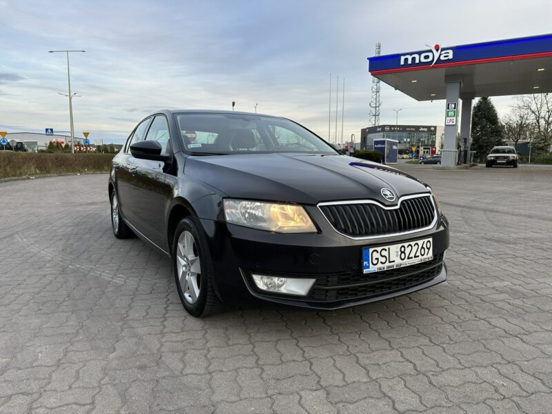 Škoda Octavia Skoda Octavia 2015 1.6 diesel 105km 2 komplety opon bezwypadowa III (2013-)