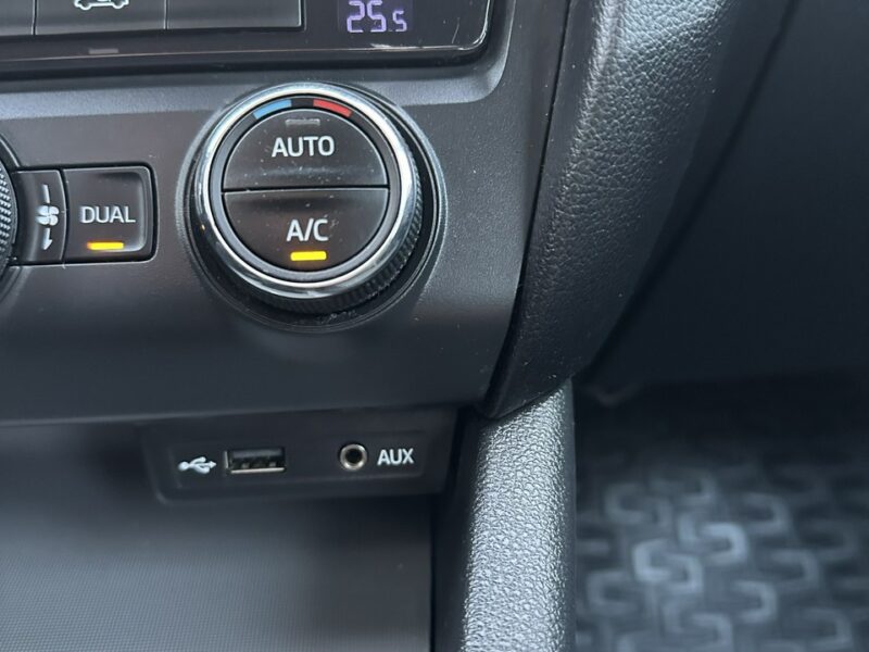 Škoda Octavia Skoda Octavia 2015 1.6 diesel 105km 2 komplety opon bezwypadowa III (2013-)