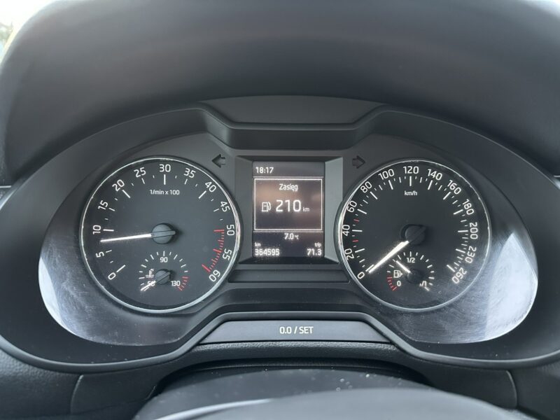 Škoda Octavia Skoda Octavia 2015 1.6 diesel 105km 2 komplety opon bezwypadowa III (2013-)