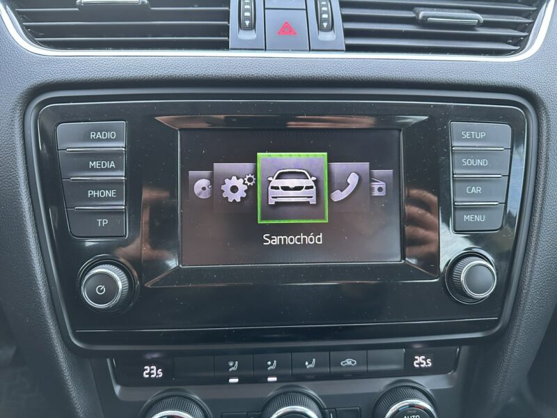 Škoda Octavia Skoda Octavia 2015 1.6 diesel 105km 2 komplety opon bezwypadowa III (2013-)