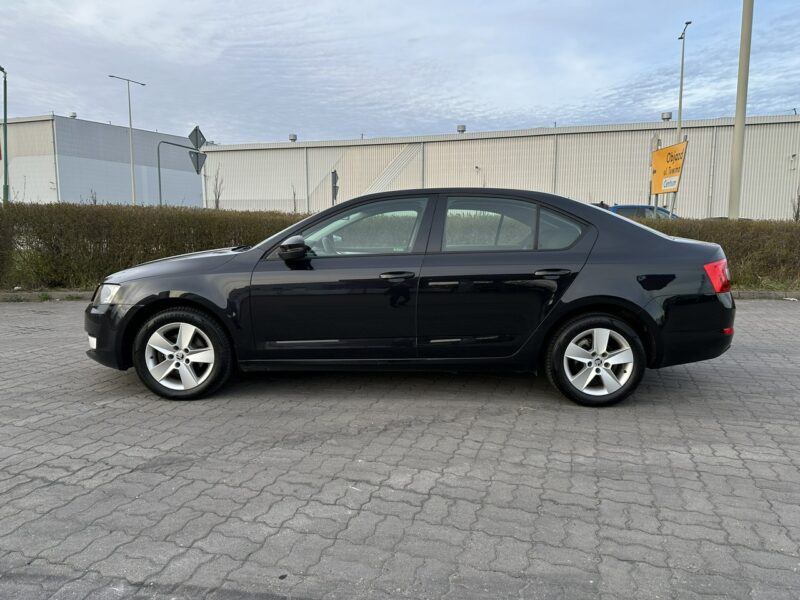 Škoda Octavia Skoda Octavia 2015 1.6 diesel 105km 2 komplety opon bezwypadowa III (2013-)