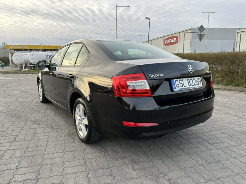 Škoda Octavia Skoda Octavia 2015 1.6 diesel 105km 2 komplety opon bezwypadowa III (2013-)