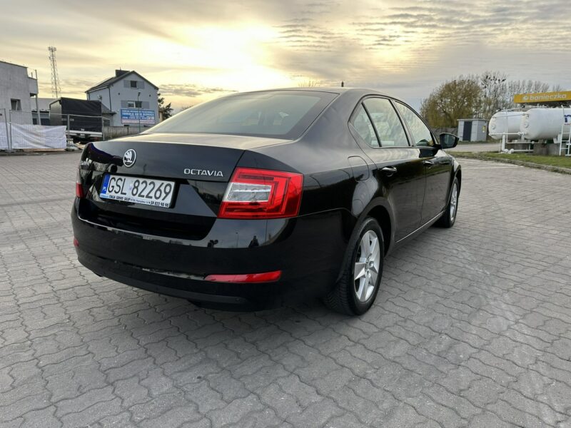 Škoda Octavia Skoda Octavia 2015 1.6 diesel 105km 2 komplety opon bezwypadowa III (2013-)