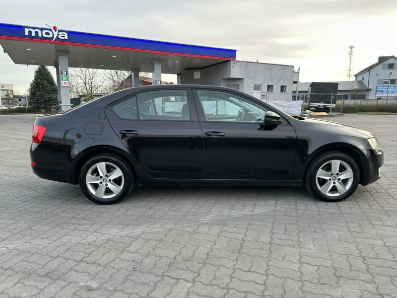 Škoda Octavia Skoda Octavia 2015 1.6 diesel 105km 2 komplety opon bezwypadowa III (2013-)