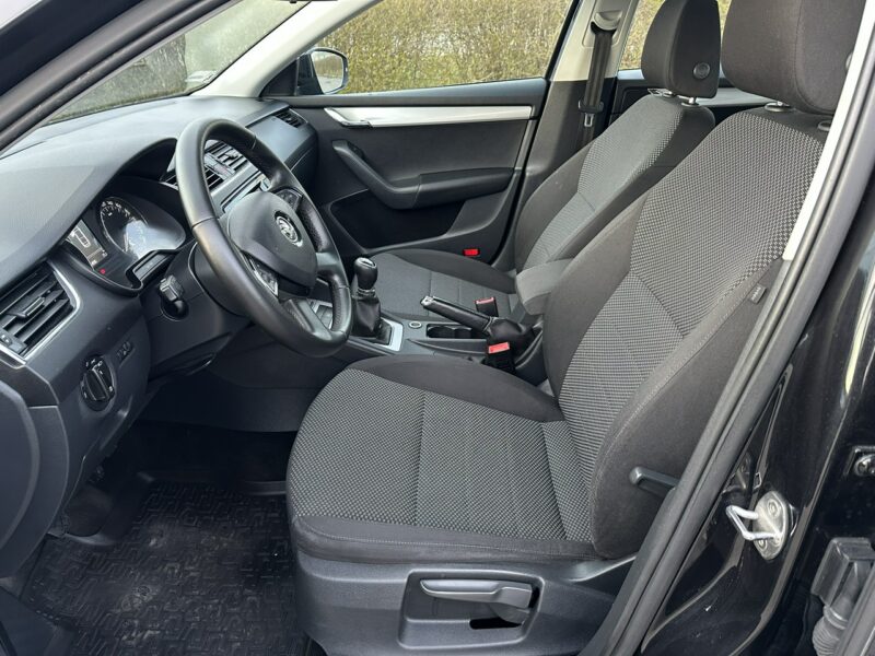 Škoda Octavia Skoda Octavia 2015 1.6 diesel 105km 2 komplety opon bezwypadowa III (2013-)