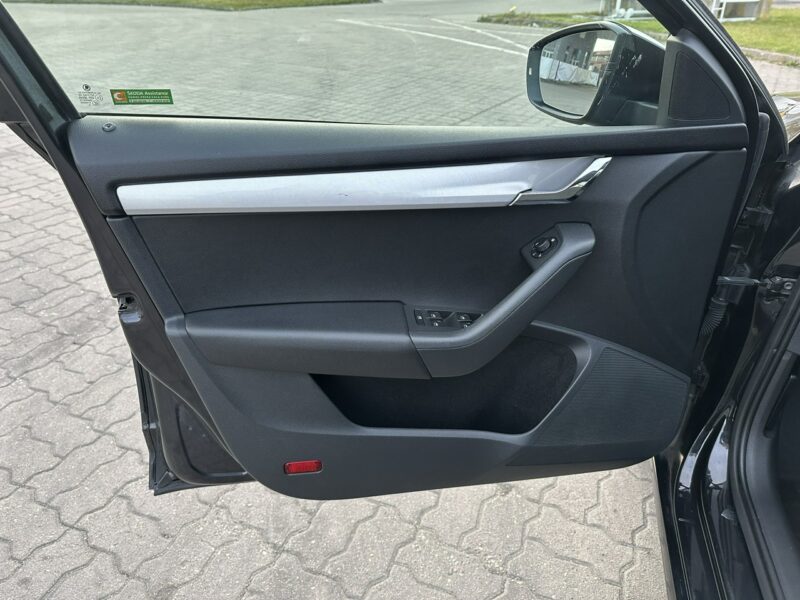 Škoda Octavia Skoda Octavia 2015 1.6 diesel 105km 2 komplety opon bezwypadowa III (2013-)