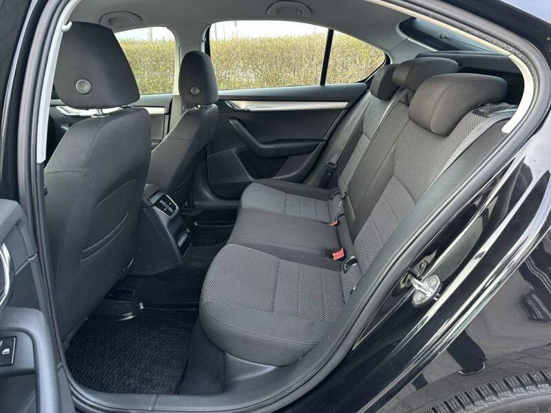 Škoda Octavia Skoda Octavia 2015 1.6 diesel 105km 2 komplety opon bezwypadowa III (2013-)