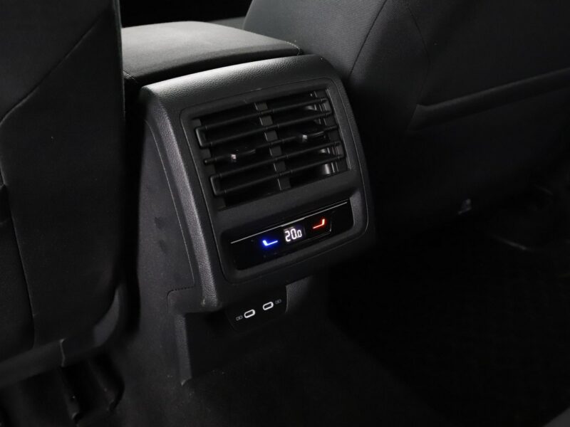 Volkswagen Golf FV23% virtual cocpit LED navi klima auto czujniki parkowania VIII (2020-)