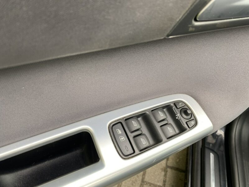 Volvo V50 Hak, klimatronic, tempomat, czujnik deszczu ,drugie koła I (2004-2007)