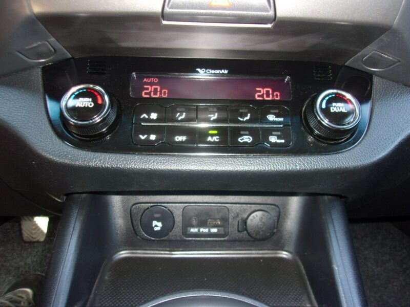 Kia Sportage Klimatronic 2-strefowy, PDC, Ele szyby przód tył, Ele lusterka III (2010-2015)
