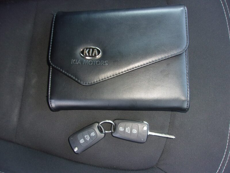 Kia Sportage Klimatronic 2-strefowy, PDC, Ele szyby przód tył, Ele lusterka III (2010-2015)