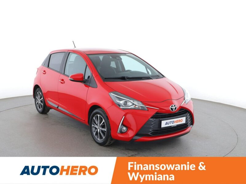 Toyota Yaris grzane fotele kamera Bluetooth tempomat AsystentPasaRuchu III (2011-2019)