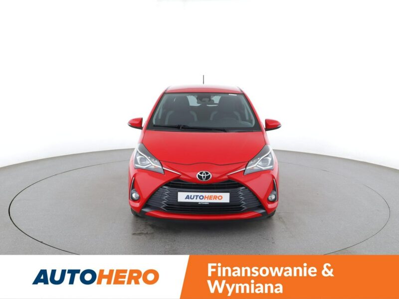 Toyota Yaris grzane fotele kamera Bluetooth tempomat AsystentPasaRuchu III (2011-2019)