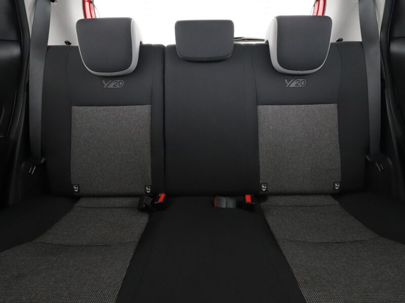 Toyota Yaris grzane fotele kamera Bluetooth tempomat AsystentPasaRuchu III (2011-2019)