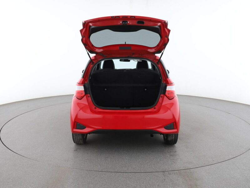 Toyota Yaris grzane fotele kamera Bluetooth tempomat AsystentPasaRuchu III (2011-2019)