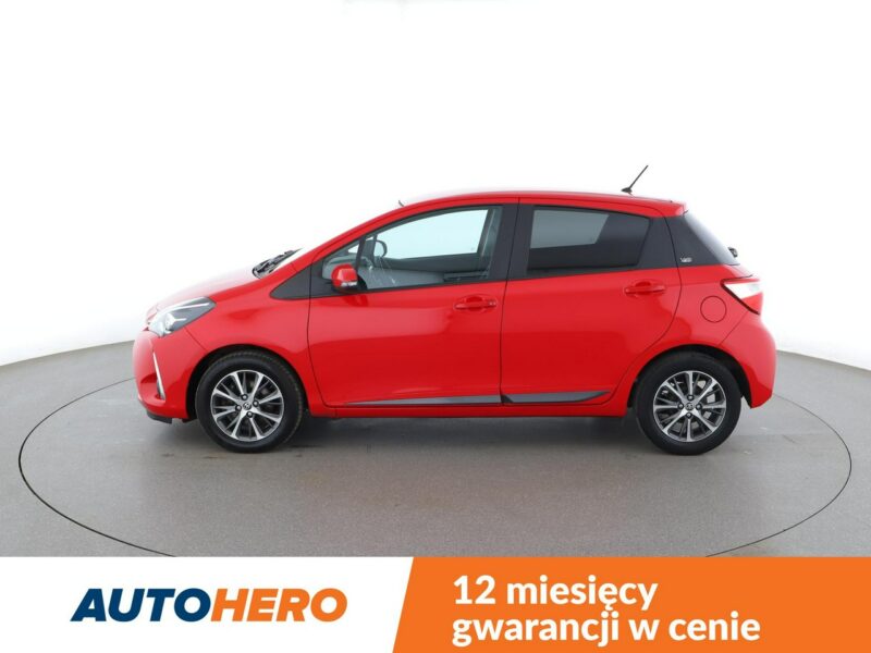 Toyota Yaris grzane fotele kamera Bluetooth tempomat AsystentPasaRuchu III (2011-2019)