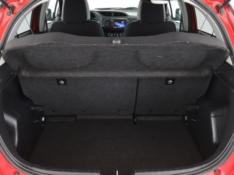 Toyota Yaris grzane fotele kamera Bluetooth tempomat AsystentPasaRuchu III (2011-2019)