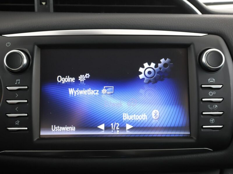 Toyota Yaris grzane fotele kamera Bluetooth tempomat AsystentPasaRuchu III (2011-2019)