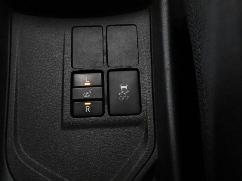 Toyota Yaris grzane fotele kamera Bluetooth tempomat AsystentPasaRuchu III (2011-2019)