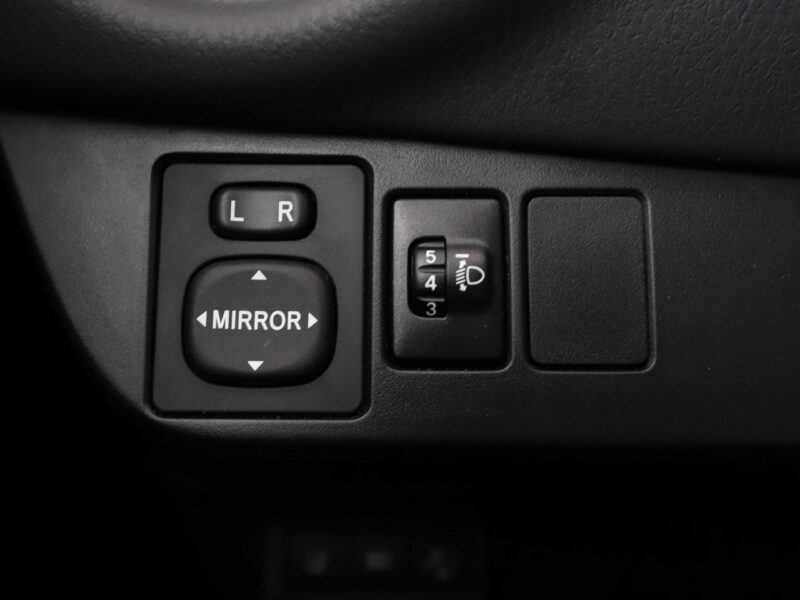 Toyota Yaris grzane fotele kamera Bluetooth tempomat AsystentPasaRuchu III (2011-2019)