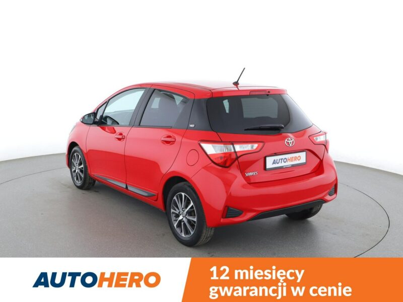 Toyota Yaris grzane fotele kamera Bluetooth tempomat AsystentPasaRuchu III (2011-2019)