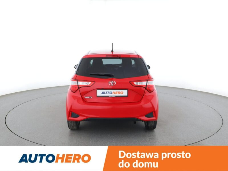 Toyota Yaris grzane fotele kamera Bluetooth tempomat AsystentPasaRuchu III (2011-2019)