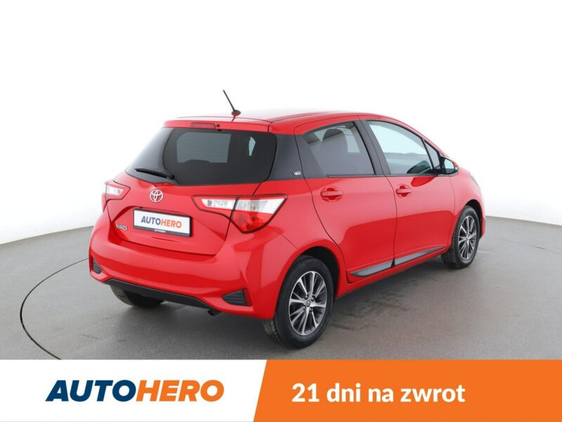 Toyota Yaris grzane fotele kamera Bluetooth tempomat AsystentPasaRuchu III (2011-2019)