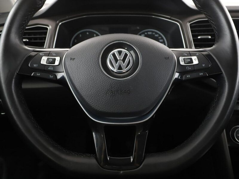 Volkswagen T-Roc navi LED klima auto czujniki parkowania