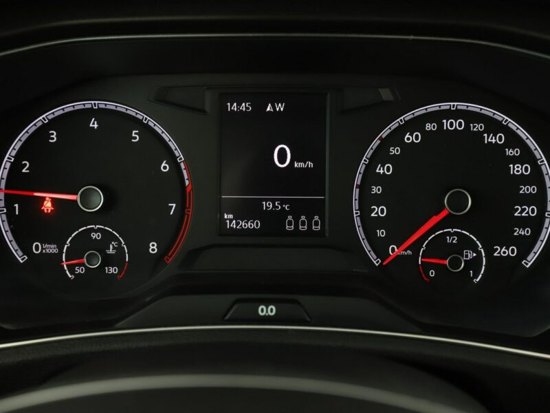 Volkswagen T-Roc navi LED klima auto czujniki parkowania