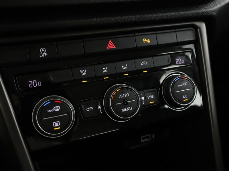 Volkswagen T-Roc navi LED klima auto czujniki parkowania