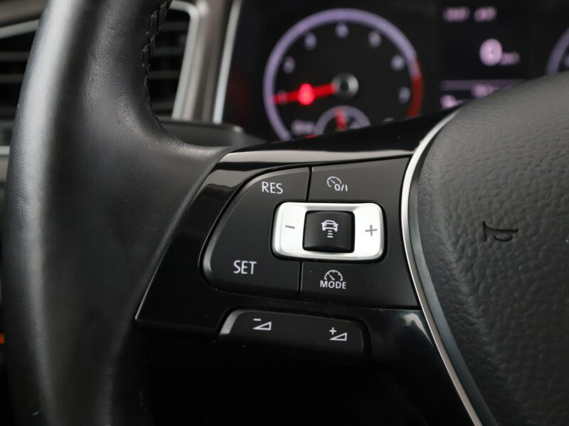 Volkswagen T-Roc navi LED klima auto czujniki parkowania