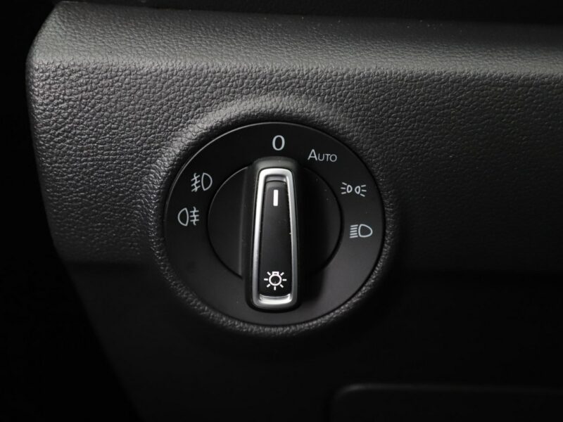 Volkswagen T-Roc navi LED klima auto czujniki parkowania