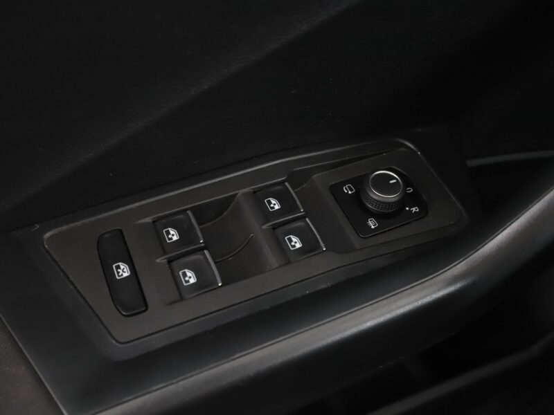 Volkswagen T-Roc navi LED klima auto czujniki parkowania