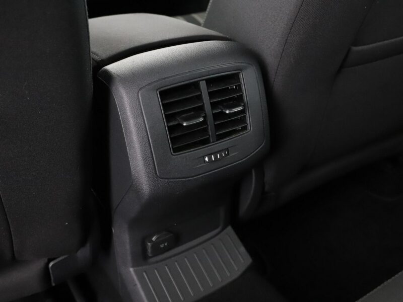 Volkswagen T-Roc navi LED klima auto czujniki parkowania