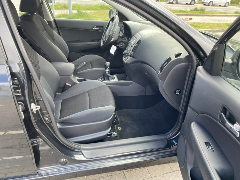 Hyundai i30 Po liftingu, klimatronik, czujniki parkowania, mocny silnik, 8 airbag I (2002-2013)