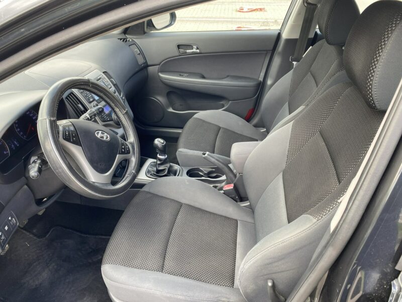 Hyundai i30 Po liftingu, klimatronik, czujniki parkowania, mocny silnik, 8 airbag I (2002-2013)