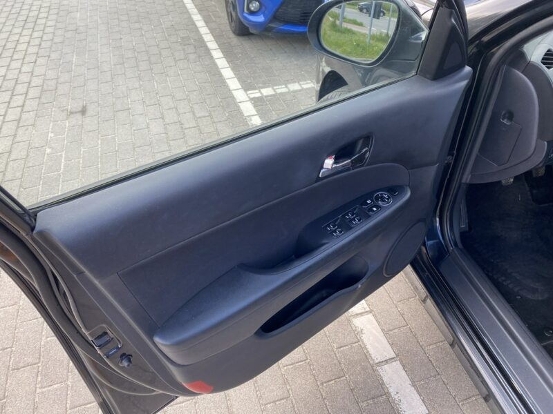 Hyundai i30 Po liftingu, klimatronik, czujniki parkowania, mocny silnik, 8 airbag I (2002-2013)