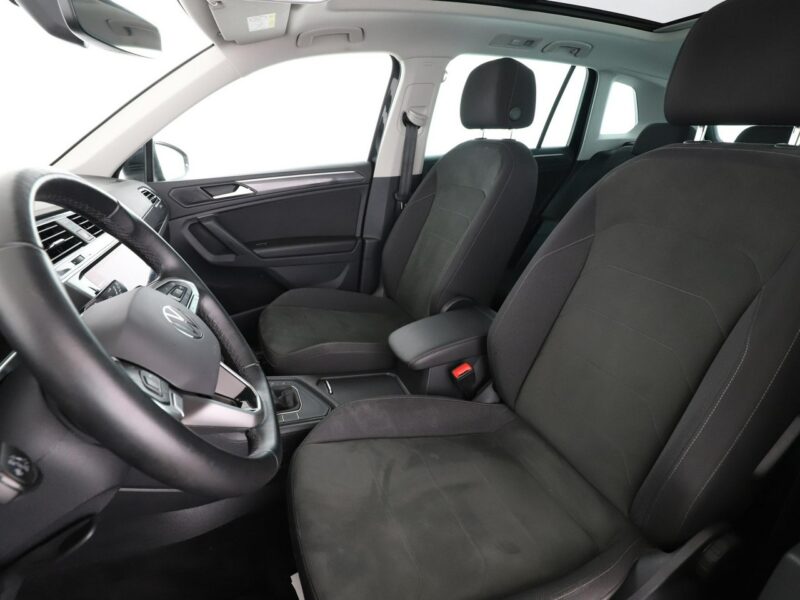 Volkswagen Tiguan Elegance automat alcantara panorama virtual grzane fotele ACC navi kam II (2016-2024)