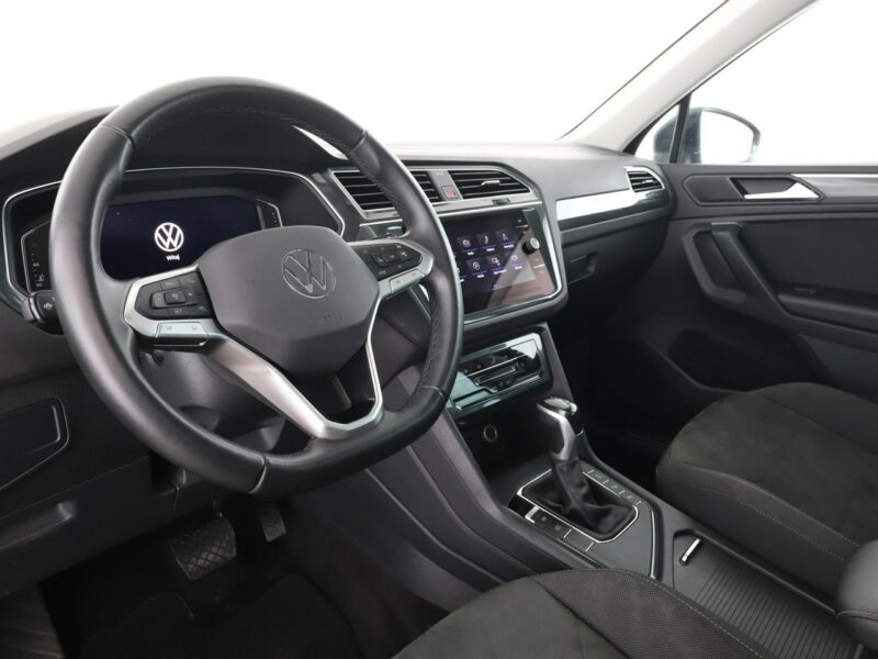 Volkswagen Tiguan Elegance automat alcantara panorama virtual grzane fotele ACC navi kam II (2016-2024)
