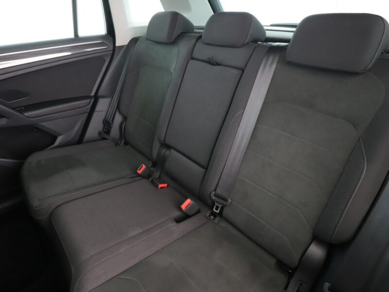 Volkswagen Tiguan Elegance automat alcantara panorama virtual grzane fotele ACC navi kam II (2016-2024)