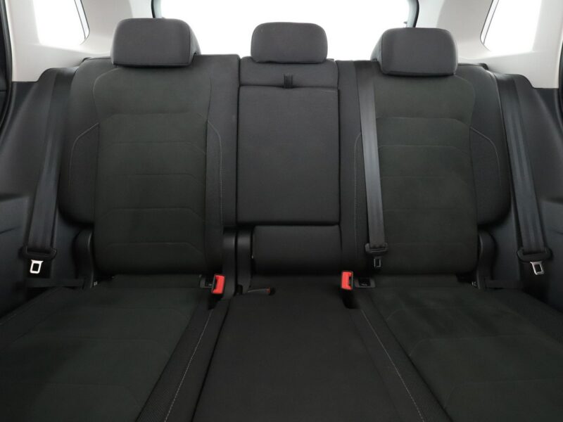 Volkswagen Tiguan Elegance automat alcantara panorama virtual grzane fotele ACC navi kam II (2016-2024)