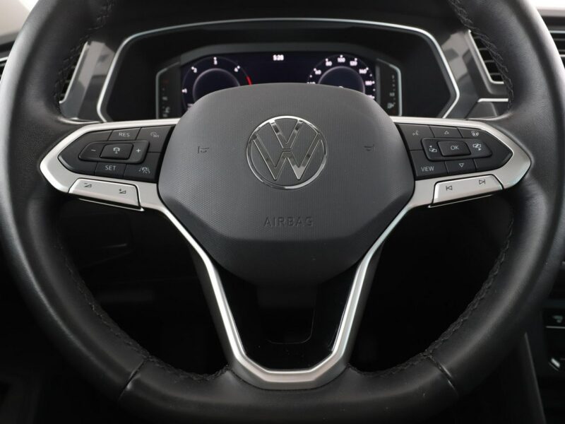 Volkswagen Tiguan Elegance automat alcantara panorama virtual grzane fotele ACC navi kam II (2016-2024)