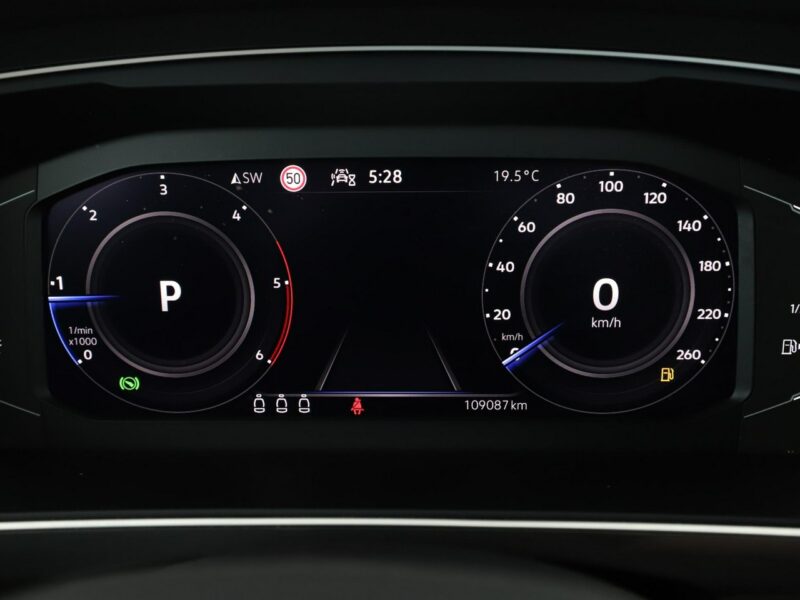 Volkswagen Tiguan Elegance automat alcantara panorama virtual grzane fotele ACC navi kam II (2016-2024)