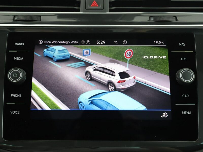 Volkswagen Tiguan Elegance automat alcantara panorama virtual grzane fotele ACC navi kam II (2016-2024)