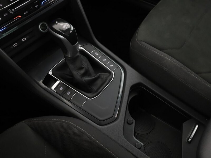 Volkswagen Tiguan Elegance automat alcantara panorama virtual grzane fotele ACC navi kam II (2016-2024)