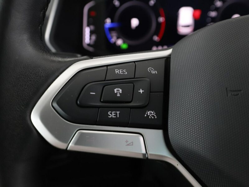 Volkswagen Tiguan Elegance automat alcantara panorama virtual grzane fotele ACC navi kam II (2016-2024)